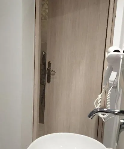 Fira Veronica * إيميروفيغلي