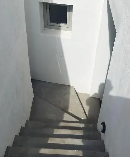 Fira Veronica فندق *